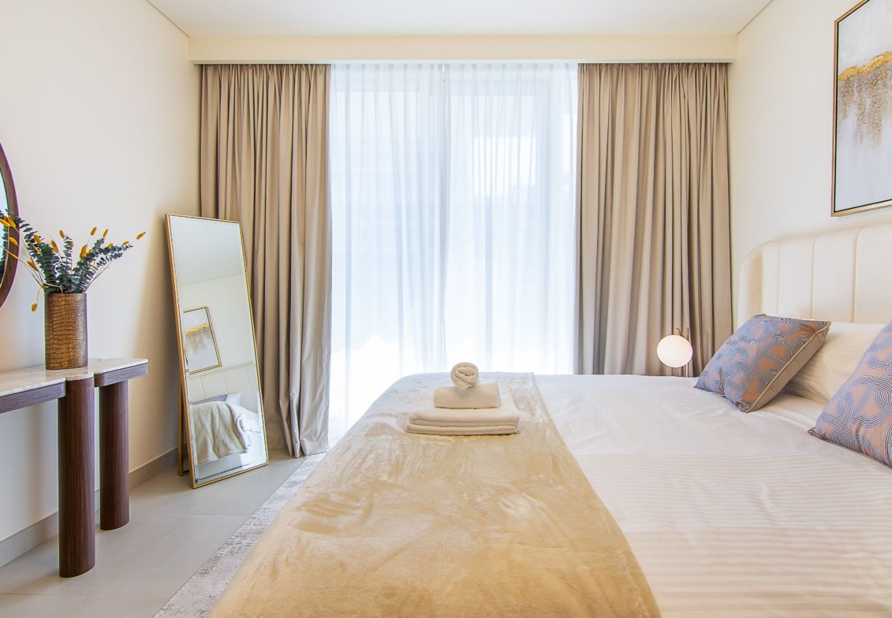 Apartment in Dubai - Elegant 1-Bedroom Apartment | Beach Mansion Tower 2 | Emaar Beachfront