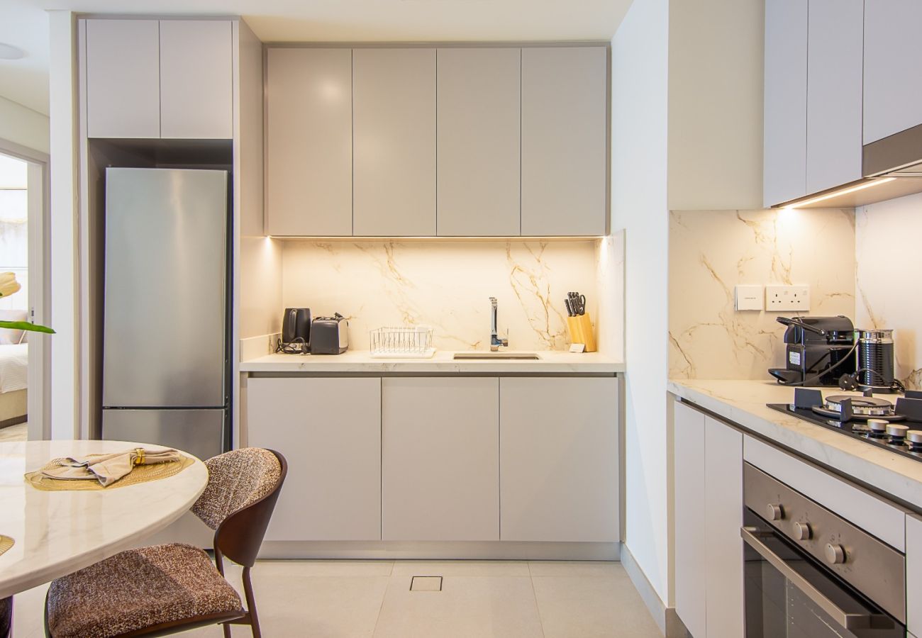 Apartment in Dubai - Elegant 1-Bedroom Apartment | Beach Mansion Tower 2 | Emaar Beachfront