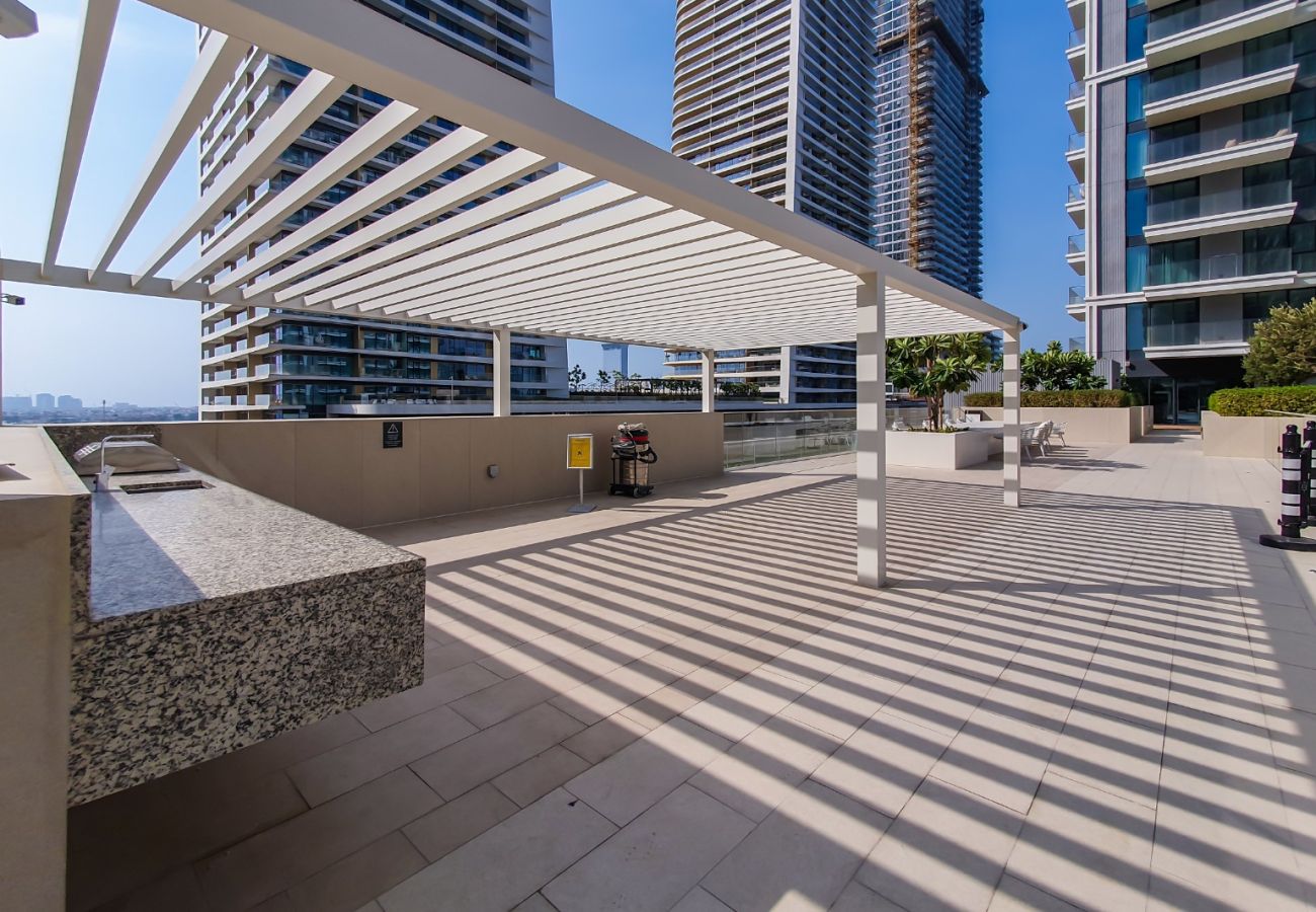 Apartment in Dubai - Elegant 1-Bedroom Apartment | Beach Mansion Tower 2 | Emaar Beachfront
