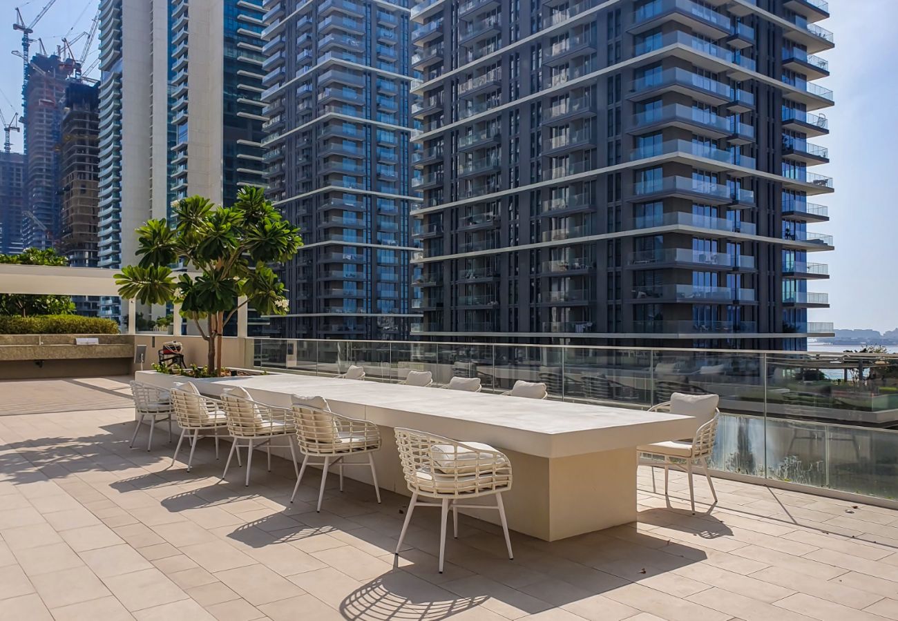 Apartment in Dubai - Elegant 1-Bedroom Apartment | Beach Mansion Tower 2 | Emaar Beachfront