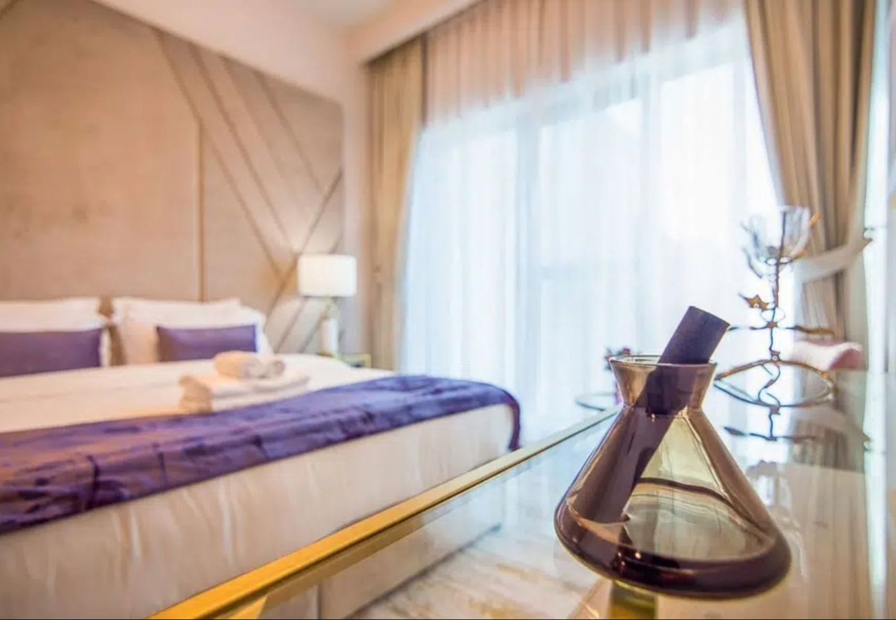 Apartment in Dubai - Elegant 1-Bedroom Escape at MBL Residence, JLT