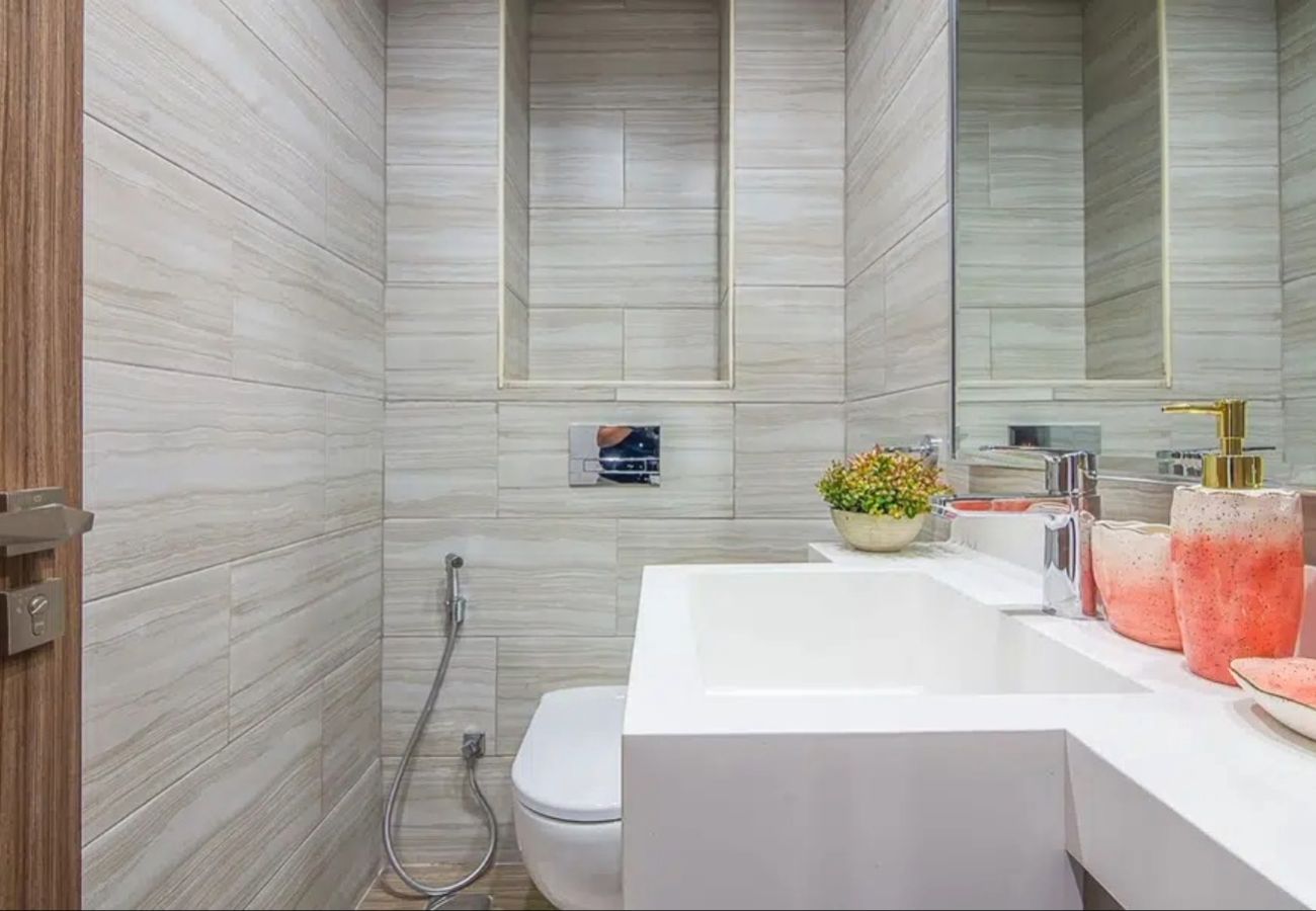 Apartment in Dubai - Elegant 1-Bedroom Escape at MBL Residence, JLT