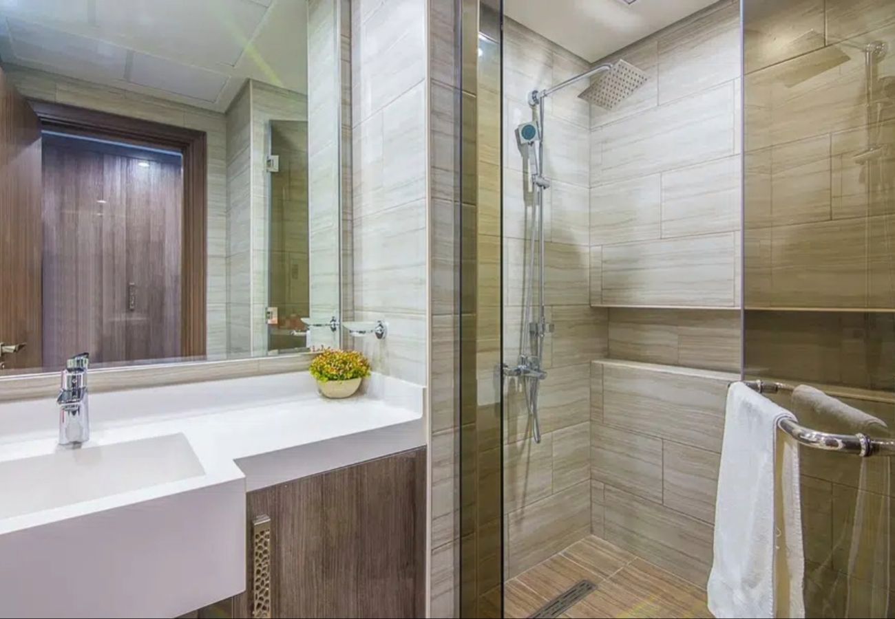 Apartment in Dubai - Elegant 1-Bedroom Escape at MBL Residence, JLT